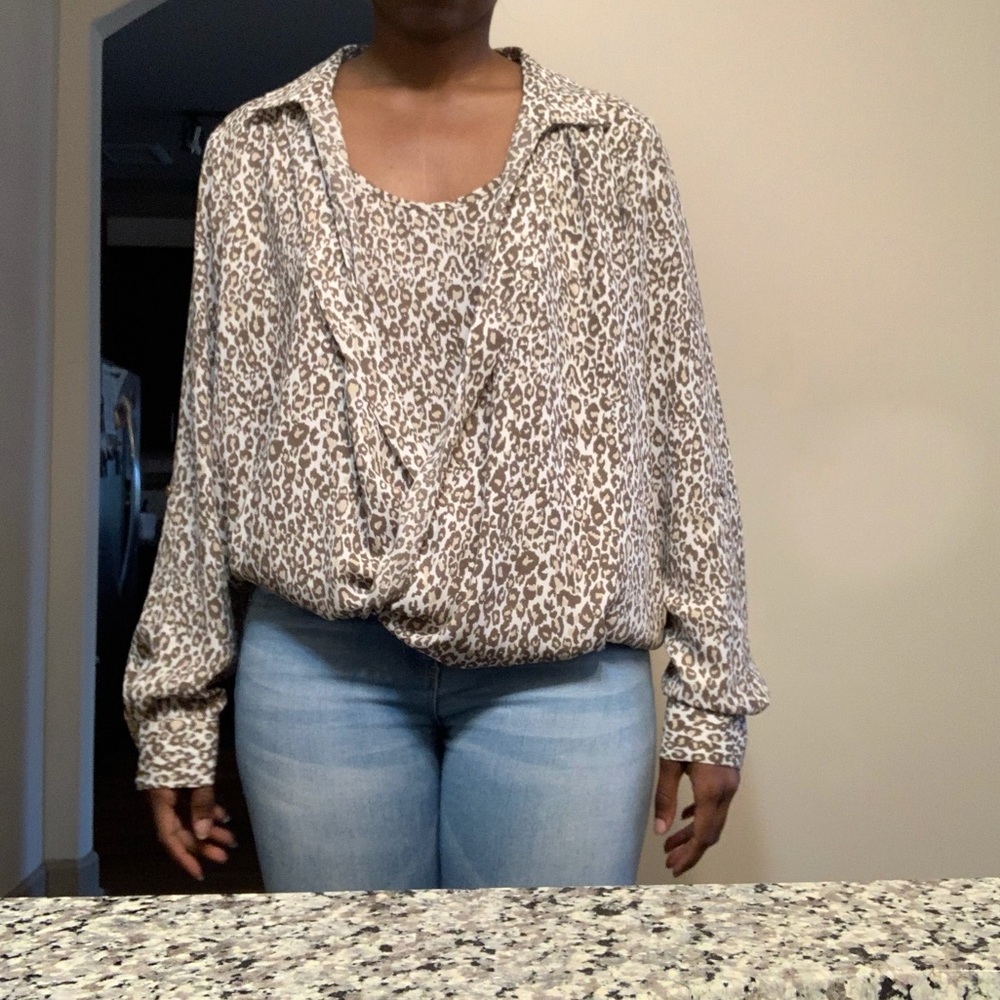 Cheetah Print Scoop neck detail blouse